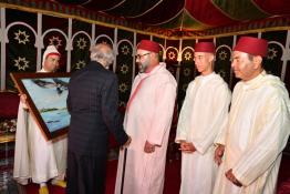 Image du Maroc Professionnelle de  Sa Majesté le Roi accompagné de SAR le Prince Héritier Moulay El Hassan et de SAR le Prince Moulay Rachid, a présidé, mardi après-midi au Palais Marchane à Tanger, une réception à l’occasion du 20ème anniversaire de l’accession du Souverain au Trône de Ses glorieux ancêtres, le 30 Juillet 2019. Le Souverain a été salué par plusieurs personnalités marocaines et étrangères venues présenter leurs voeux à SM le Roi en cette heureuse occasion. (Photo/ SPPR) via Jalilbounhar.com
 